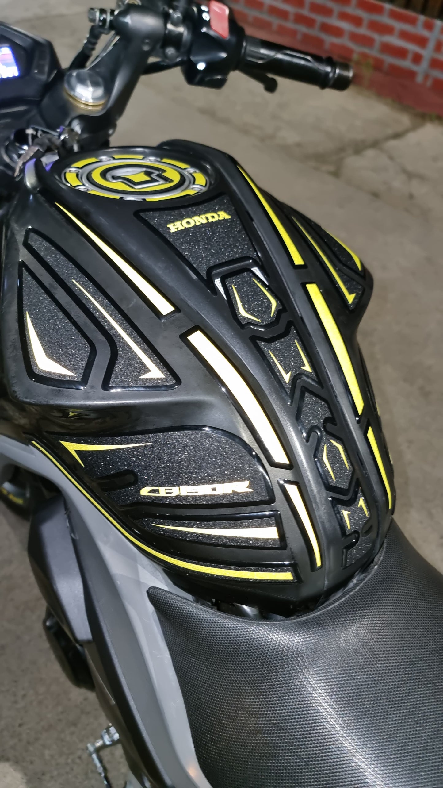 Kit cubre estanque Honda CB190R en lija escarchada