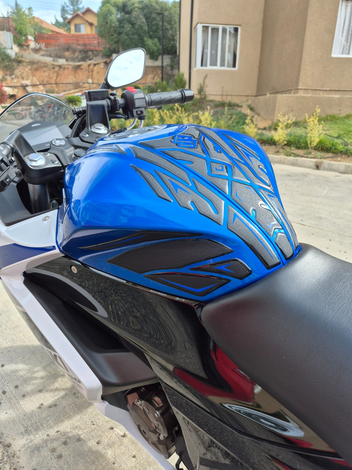 Kit cubre estanque Gixxer SF/FI Lija Escarchada