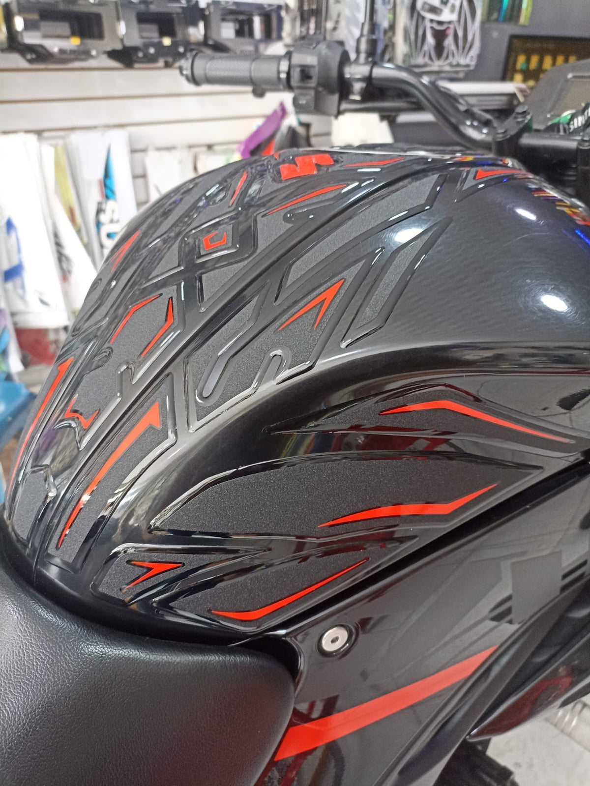 Kit cubre estanque Gixxer SF/FI Lija Escarchada