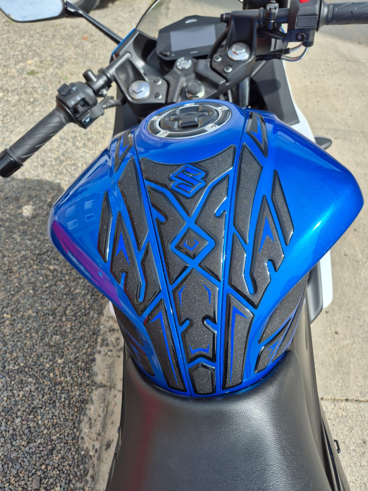 Kit cubre estanque Gixxer SF/FI Lija Escarchada